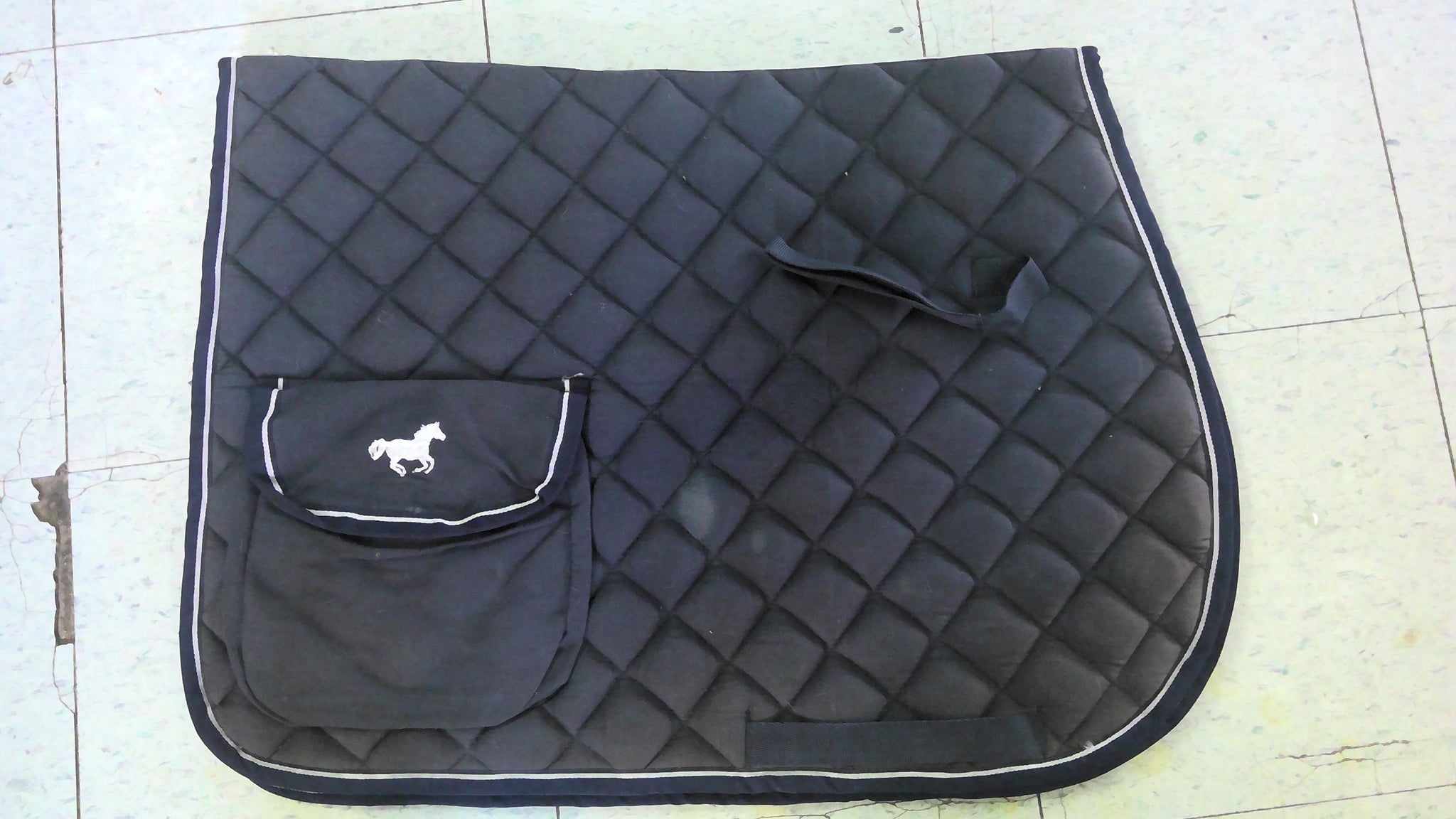 Blue quilted saddle pad w/pockets